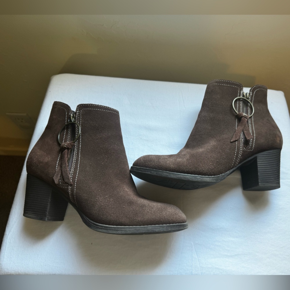 Skechers Air Cooled Memory Foam Women Size 8 Brown Suede Ankle Heeled Boots
